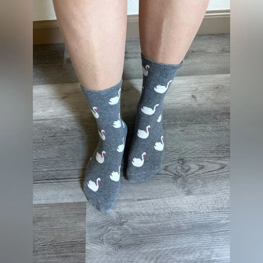 Kate Spade Swan Socks Mid Calf Length Gray White Pink Used